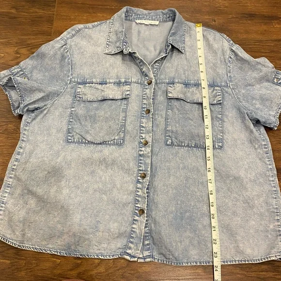Short sleeve chambray button down - Picture 9 of 11